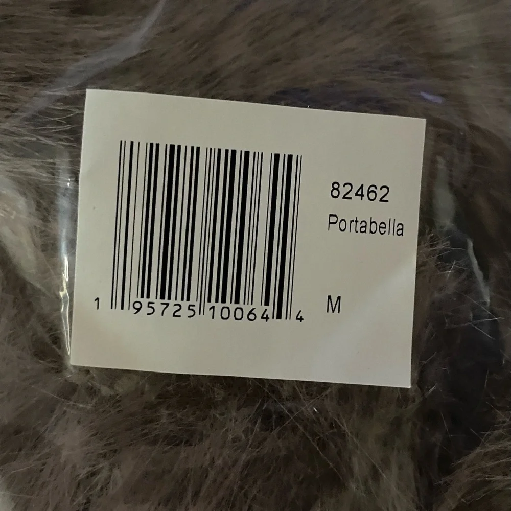 NEW - AVEC LES FILLES
Faux Fur Jacket. Medium. Portabella - Picture 5 of 8